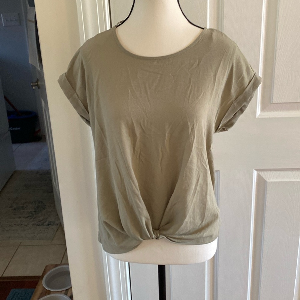 Hippy Rose light green blouse size medium. Short sleeves